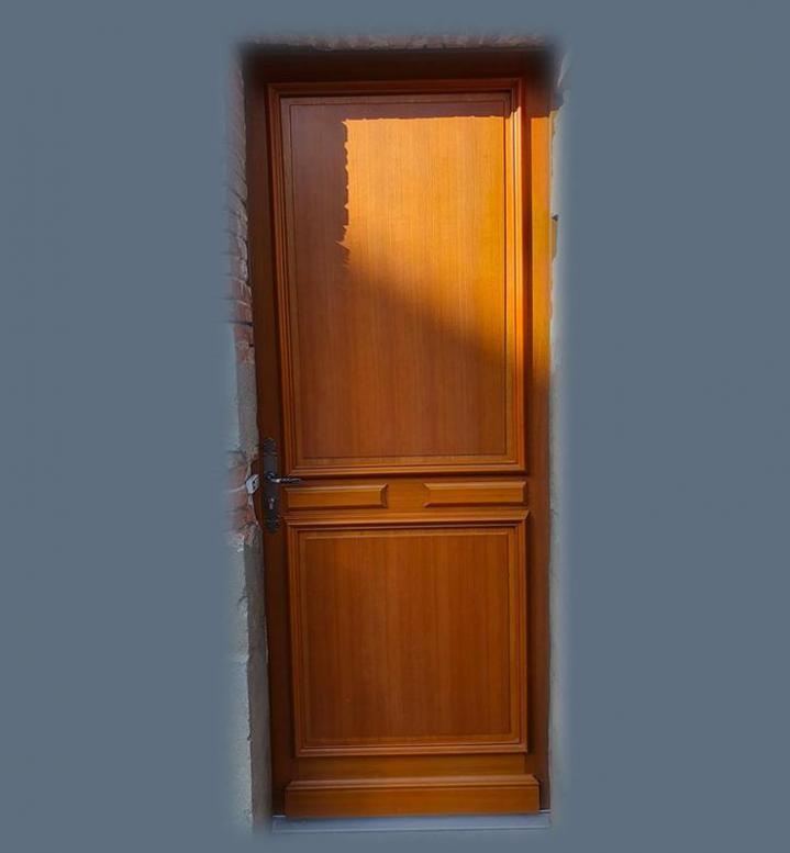 Installation de porte d'entrée à Toulouse