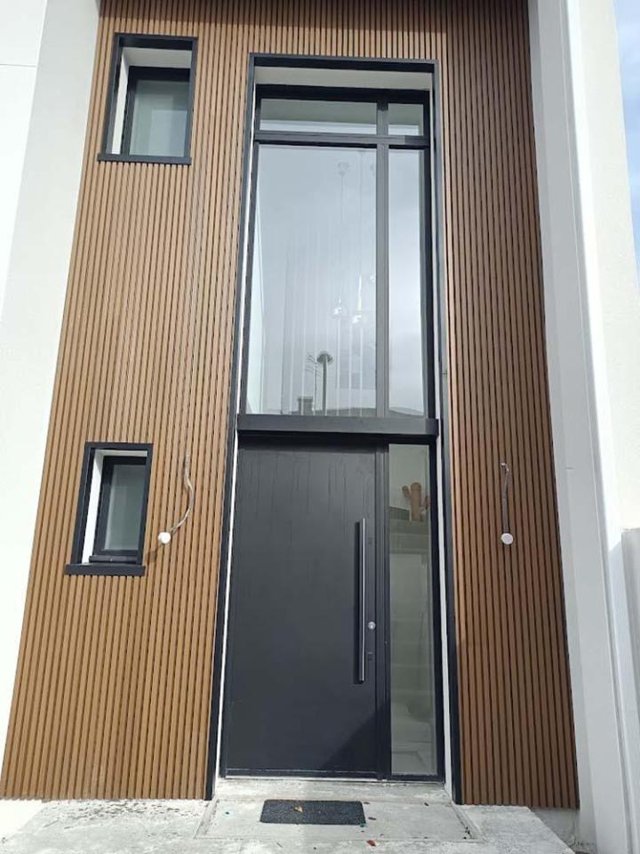 Installation de porte d'entrée à Toulouse