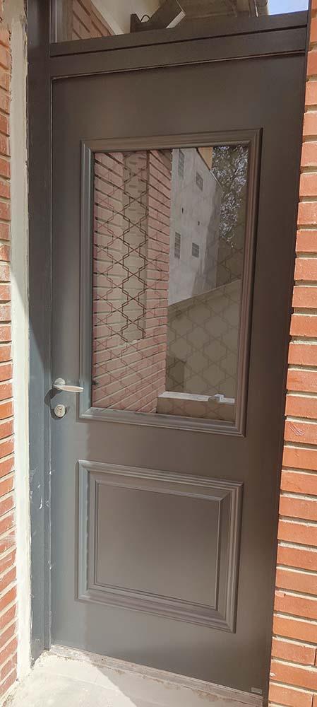 Installation de porte d'entrée à Toulouse