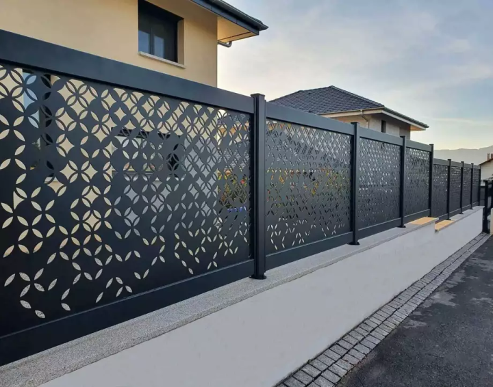 portail battant douglas borsse teinte noir delienn kostum